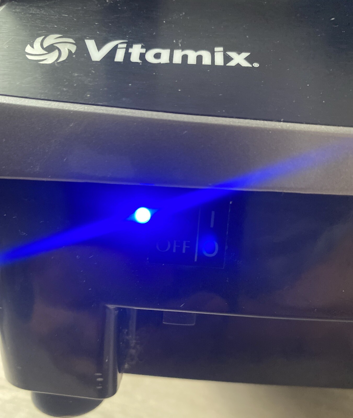 Vitamix Blender 68 oz Silver Model VM010102B with Tamper Plunger