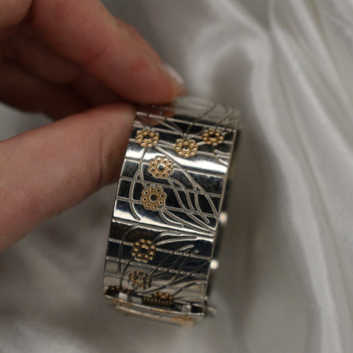 Women's silver and rosegold floral clasp/bangle hinge style