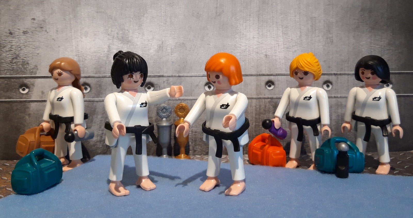 Figurine PLAYMOBIL SPORTIF GYM et karatéka en plastique ABS résistant
