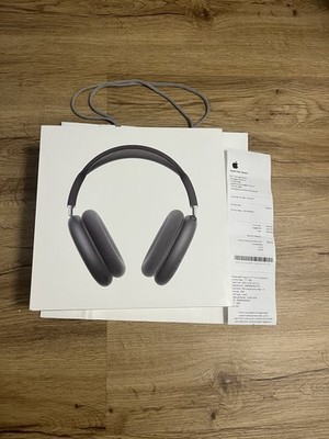 Apple AirPods Max Black Bluetooth Over-Ear Headphones with Smart Case