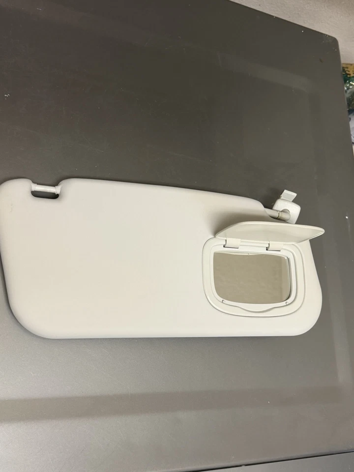 DEFEITO 2014-2017 Fiat 500L passageiro direito viseira solar sombras refletor solar fabricante de equipamento original - Imagem 3 de 4