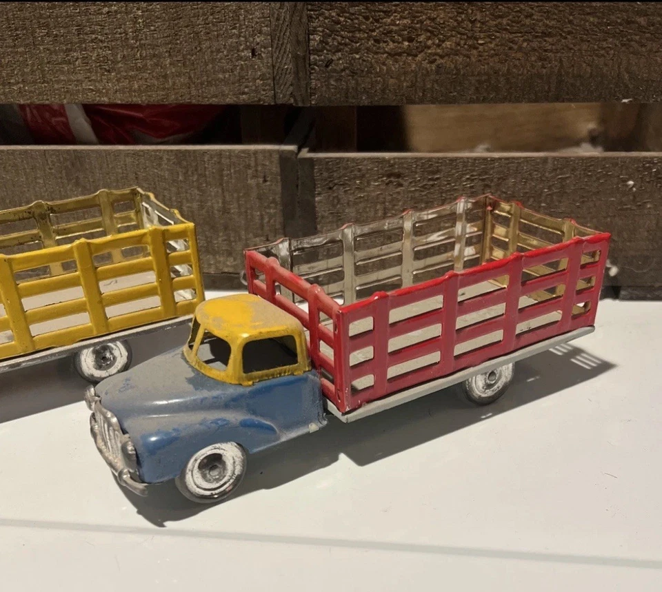 Camiones de estacas diecast vintage de Flandes de hojalata de los años 50 - Par Bélgica - Pintura original Foto 4 de 4