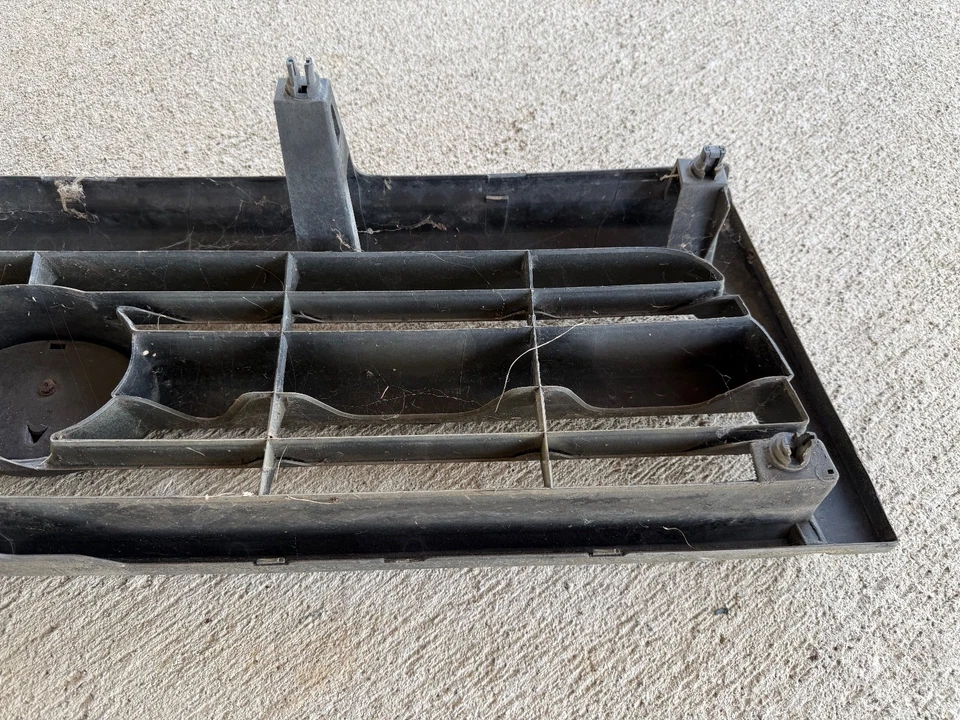 Toyota 4Runner 1996 1997 1998 parrilla superior delantera OEM Foto 3 de 4