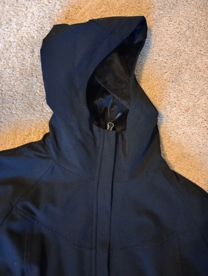 Jaqueta feminina Kirkland forrada de lã casca macia preta tamanho grande - Imagem 2 de 4