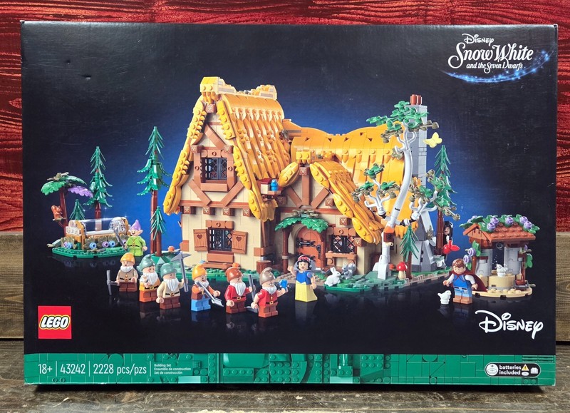 Lego Disney Snow White and Seven Dwarfs (43242) (New Shelf Wear)