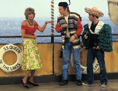 383561 Laverne Shirley Penny Marshall David Lander 1970's WALL PRINT POSTER US