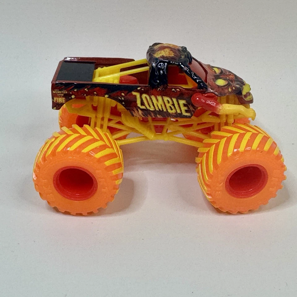 Camión fundido a presión Spin Master Monster Jam Zombie Fire 1:64 🔥 Serie Fire & Ice Foto 4 de 4