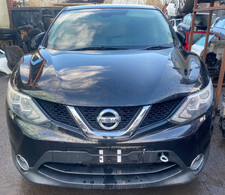 Nissan Qashqai 2013-2018 - front bumper complete - black Z11 - breaking 423