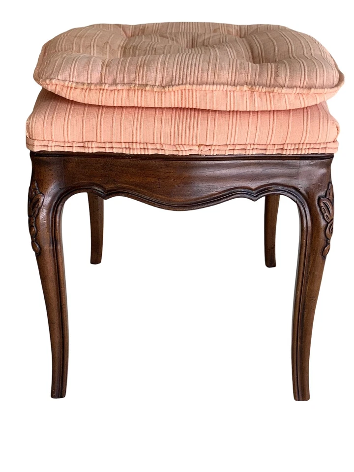 Taburete Kindel Bunching estilo provincial francés ~ 2 disponibles Foto 4 de 4