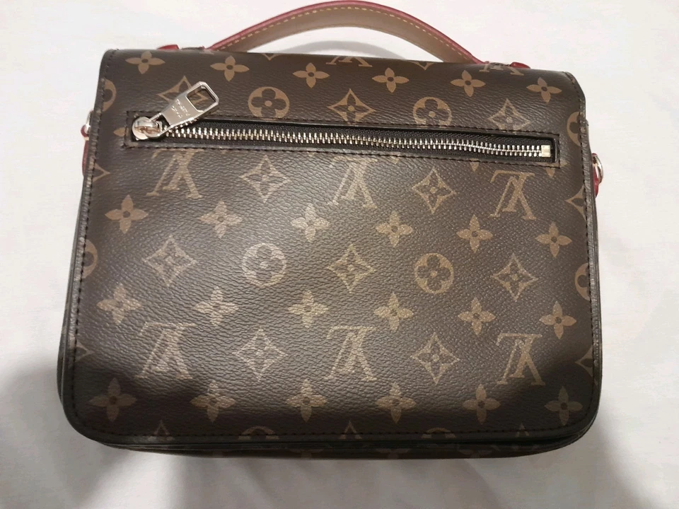 Louis Vuitton Pochette Metis monogram, photo 3 of 5