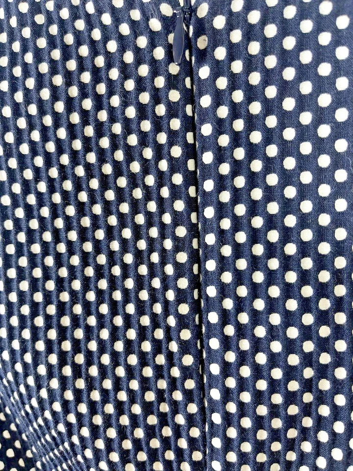 Vestido Bailey 44 Below Deck Nuevo con Etiquetas Talla 4 Azul Marino Lunares Sin Mangas Volantes Dobladillo Foto 3 de 4