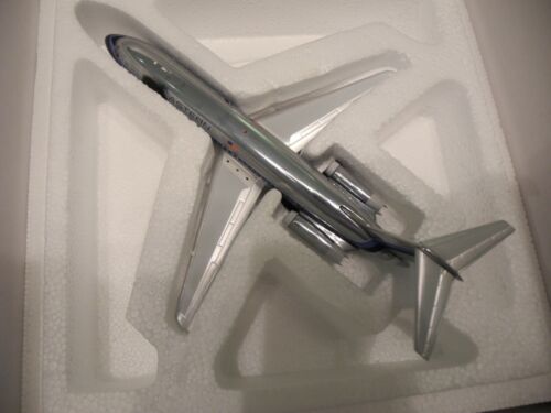 Very Rare McDonnell Douglas DC-9 Eastern Airlines, RETIRED! NIB! 1:200 - Afbeelding 1 van 3