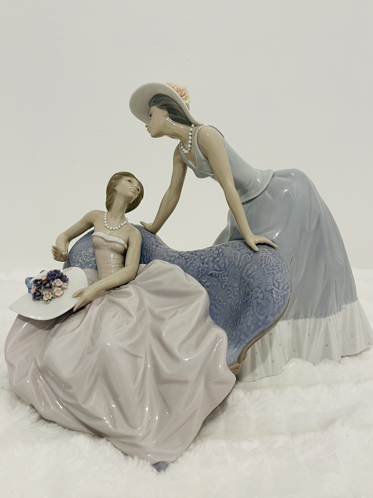 LLADRO "Debutante" Glazed Porcelain Figurine 5486 With original Box