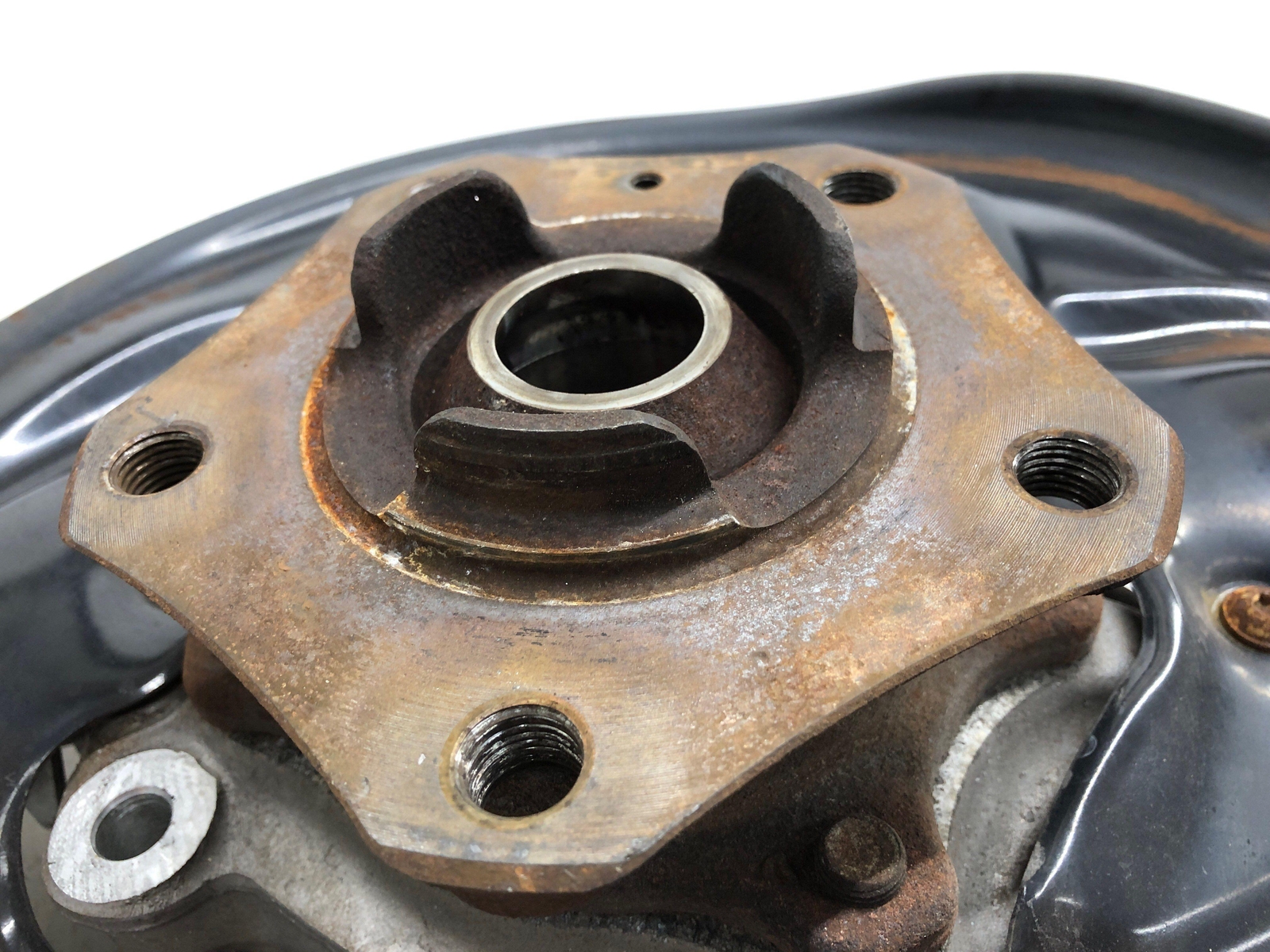 2016-2020 BENTLEY BENTAYGA RIGHT REAR SPINDLE KNUCKLE WHEEL BEARING HUB OEM 2019