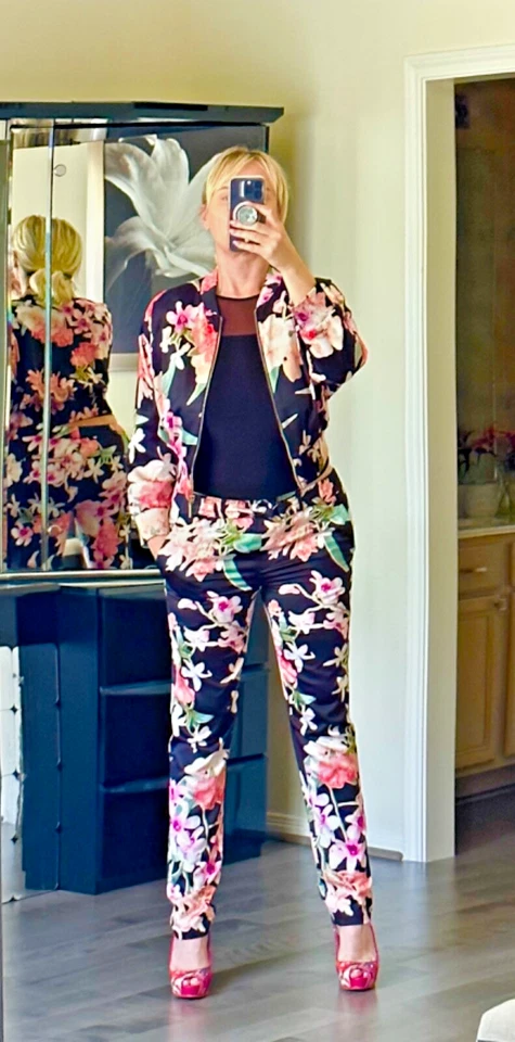 Guess pants suit  - Image 3 of 3