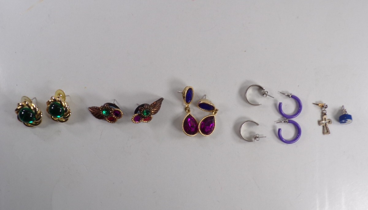 Fashion Jewelry Earrings Lot - 5 Pairs, 2 Single: Gold Tone 