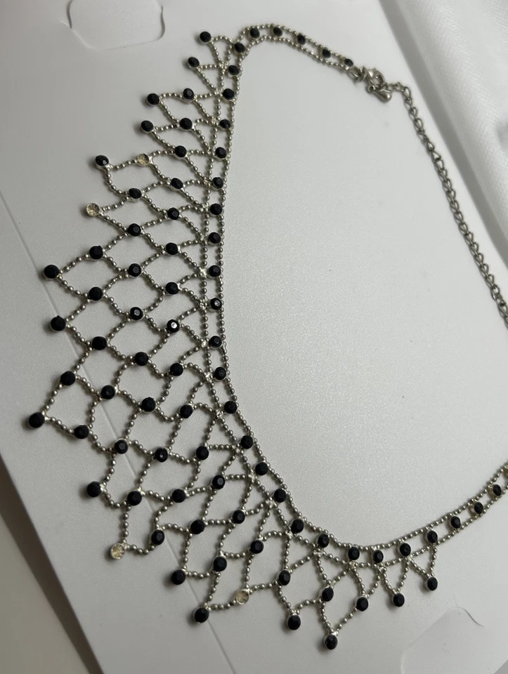 Collana Da Donna Con Perline Nere Color Argento  - Immagine 2 di 3