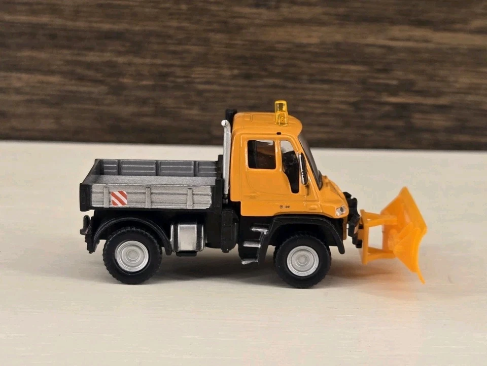 Unimog U300 Truck w/Snow Plow Orange Diecast 1:87 HO Scale - Image 2 of 4
