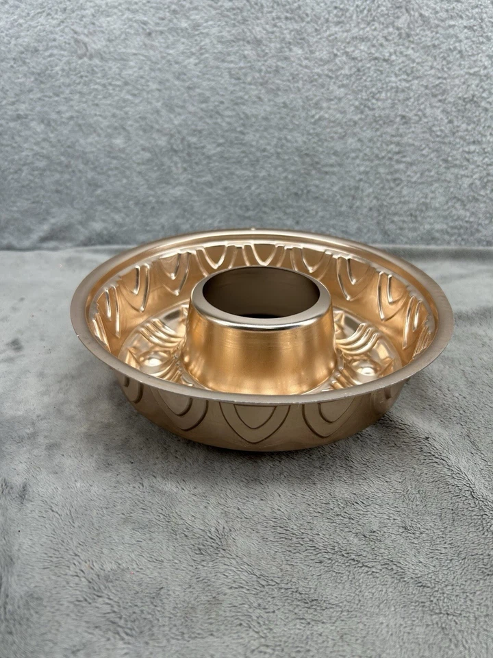 Vintage MCM Round Fruitcake Wreath Design Copper Jello Mold - Image 3 of 4