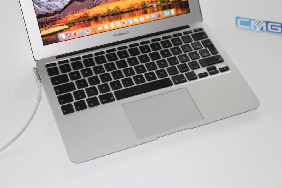 Apple MacBook Air 11,6" 256 GB SSD 2GB RAM 1,4Ghz 11" Ende 2010 (lesen) OSX10.1 - Bild 3 von 4