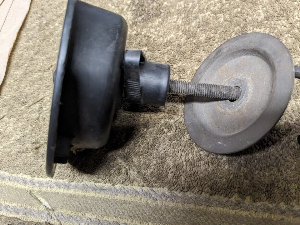 01-02 Saturn SC1 SC2 3DR Anillo retenedor de retención de neumático de repuesto trasero 21039029 Foto 3 de 4