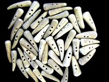 ANTLER BUTTONS,1 3/4",TOGGLES,TINES,8 PIECE PACKAGES,WHITE TO LIGHT BROWN,134-A