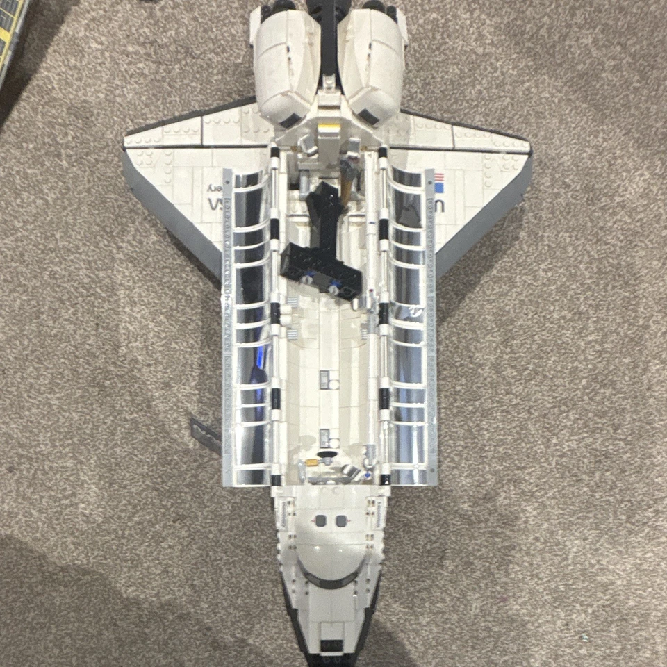 LEGO Icons 10283 NASA Space Shuttle Discovery, photo 3 of 4