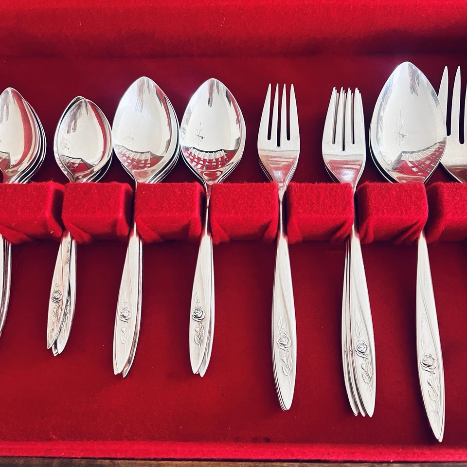 Oneida Community Morning Rose Silverplate flatware Set - 35 Piece - Service 8 - Image 3 of 4