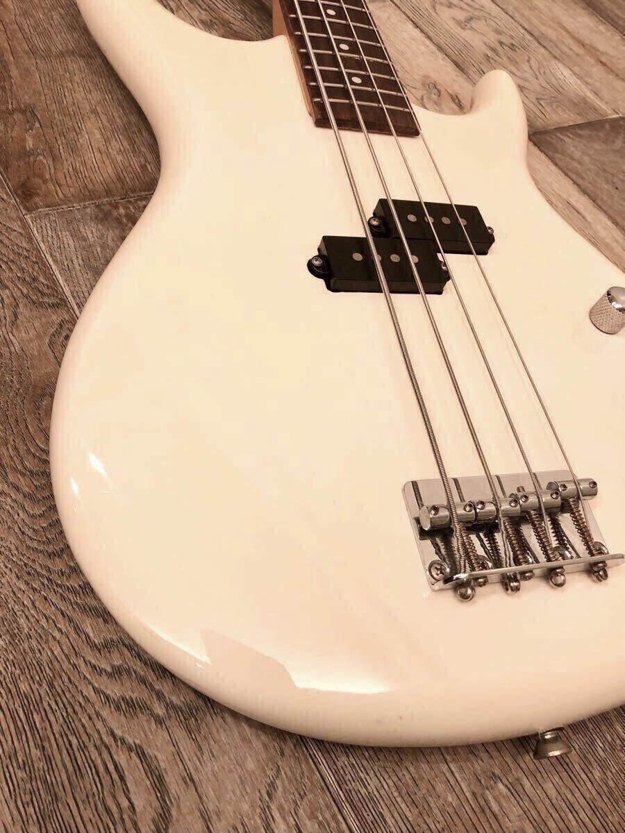 0324-144 ベース　Epiphone　Embassy　ケース付き Epiphone Embassy Pro Bass Guitar Case - Black | Sweetwater