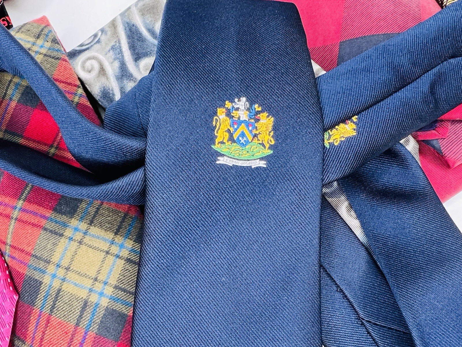 Lot of 10 Assorted Mens Neck Ties Dior George-Machado Hilfiger Travateur +More thumbnail 8