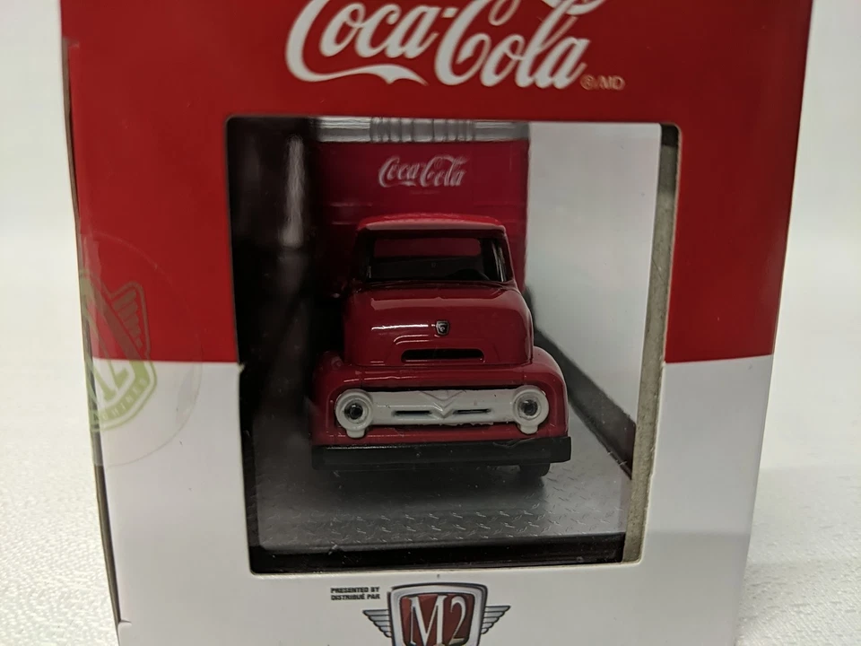 Camión transportador de carros Coca-Cola M2 Machines 1:64 con Ford F100 1956 interior AB7 Foto 4 de 4