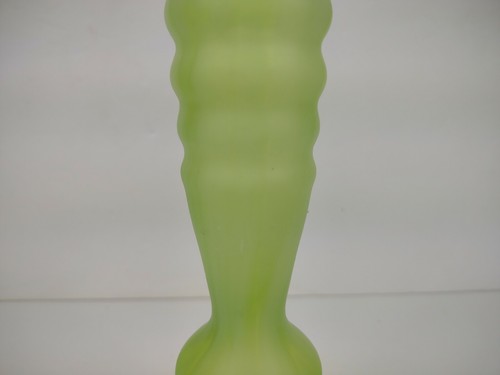 Hand Blown Art Glass bud Vase lime Green White Swirl Ruffle Edge 8" tall - Picture 3 of 11