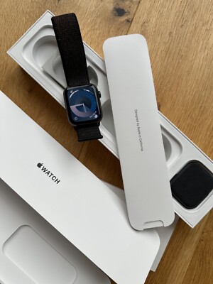 APPLE Watch Uhr Serie 4 Space Gray Aluminum Case in der Größe 44 mm GPS