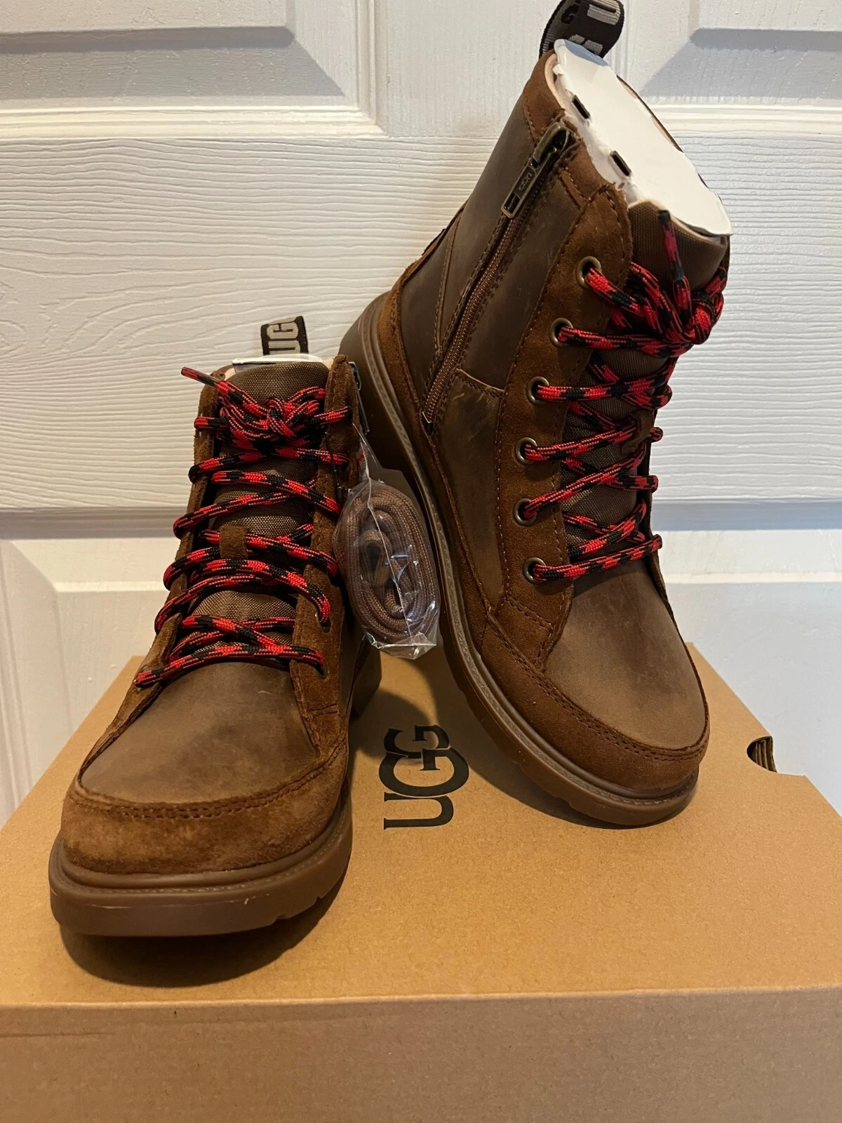 Stivali in pelle impermeabili nuovi con scatola UGG per bambini Robley taglia 4