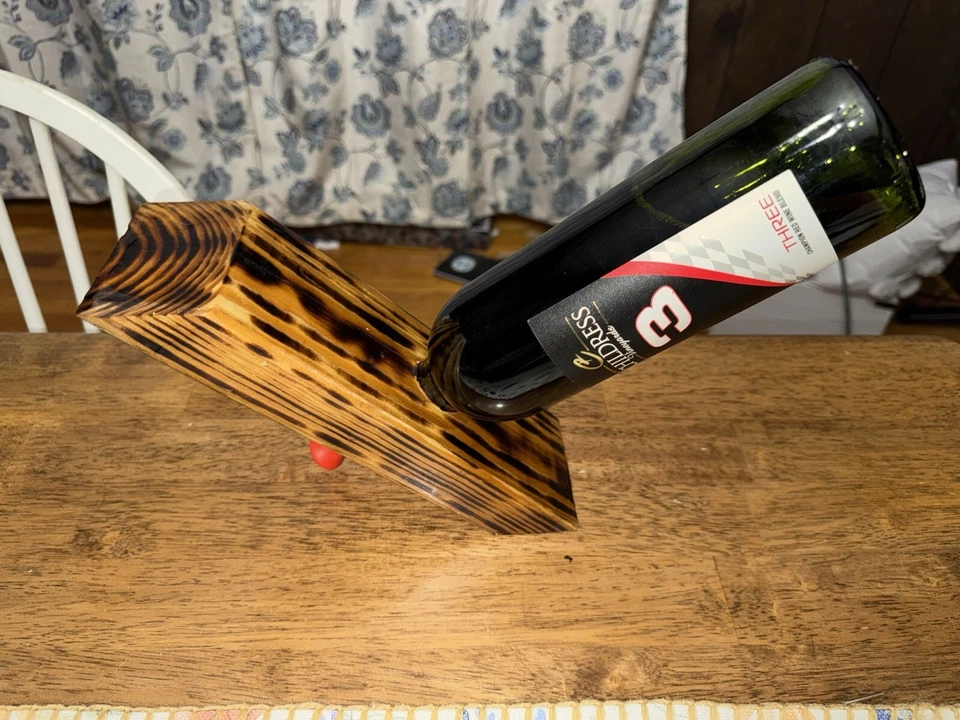 Soporte para botella de vino equilibrado Foto 3 de 3