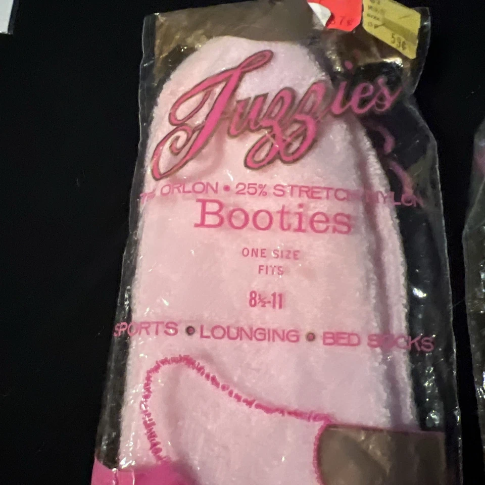 批量 2 件 复古 Fuzzies 袜子 毛绒 抓绒 靴子 床袜 粉红色和黄色 — 第 3/4 张图片