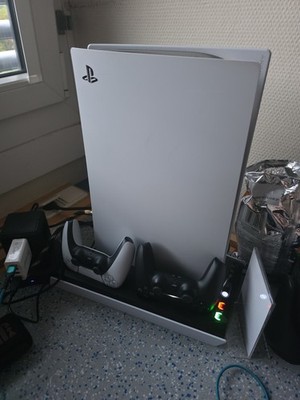 PS5 Slim Mit 2 Kontrollern Und Einer Tragetasche