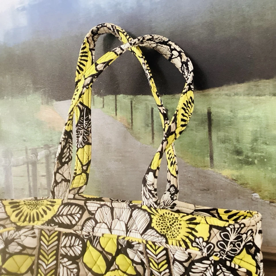 VERA BRADLEY Villager 托特包黑色花卉 Citron 黄色单肩包绗缝 — 第 4/4 张图片