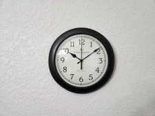 Silent Sweep Quartz Wall Clock - Works Well. Includes A New Battery.