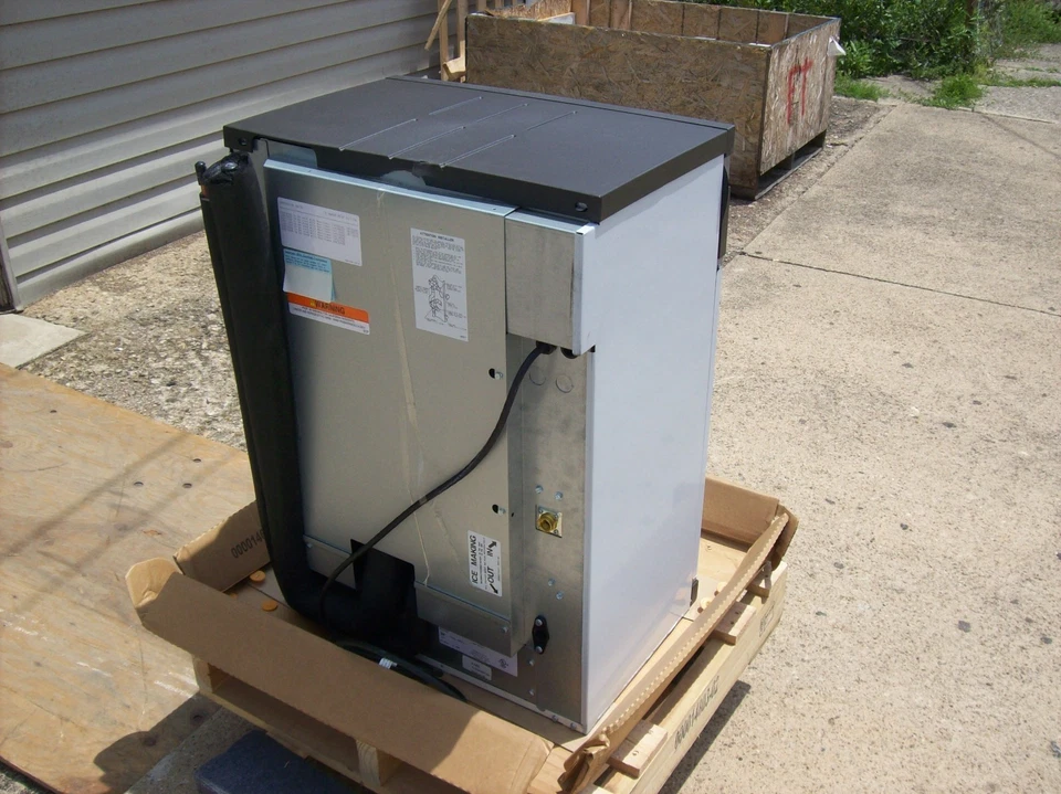 NUEVA Máquina de Hielo Manitowoc IBT1020C-161 / 1120938129 Serie / CON DAÑOS LEVES Foto 3 de 4