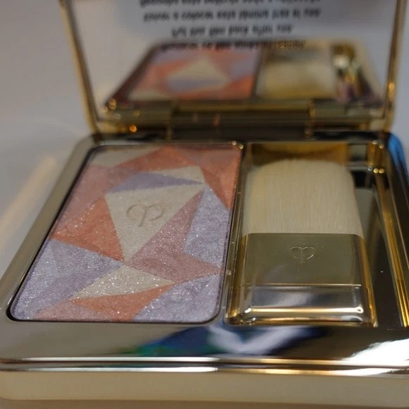 Cle De Peau The Luminizing Face Enhancer 201 TWILIGHT'S GLOW - Size 10 g New - Image 2 of 4