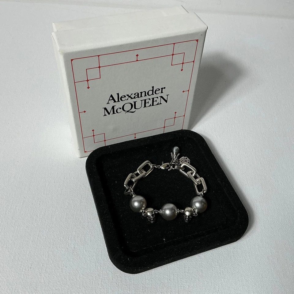 Pulsera calavera plata Alexander McQueen Foto 2 de 3