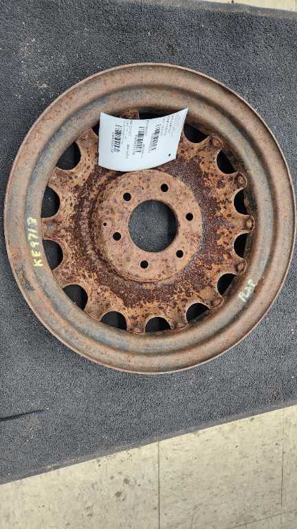 EARLY CHEVROLET ARTILLERY WHEELS 17INCH 998130