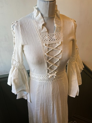 Rare 1970s Wedding Dress With Bell Sleeves Lace Up Front ruffles Size 10 Ossie - Picture 4 of 7