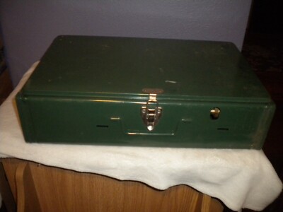 Coleman 2 Burner Camp Stove Model 425F Dated 12/81 Propane