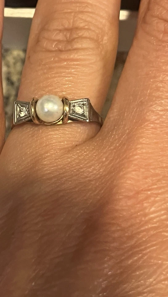 Antique Diamond Ring 14 KT White Gold Band with Pearl and Yellow Gold Prongs - Image 4 of 4