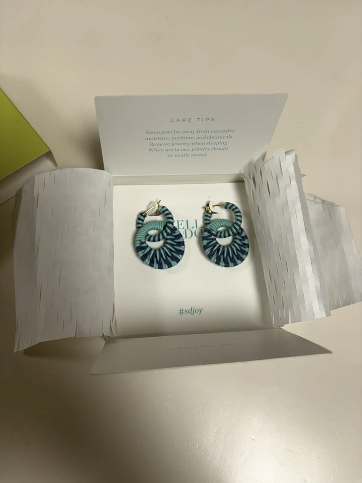 Stella & Dot Double Take 绿松石环状耳环全新原装盒。 — 第 3/4 张图片