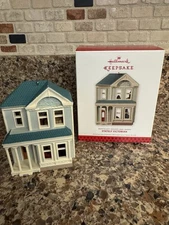 Hallmark Nostalgic Houses and Shops - #30 STATELY VICTORIAN - 2013 NEW IN BOX