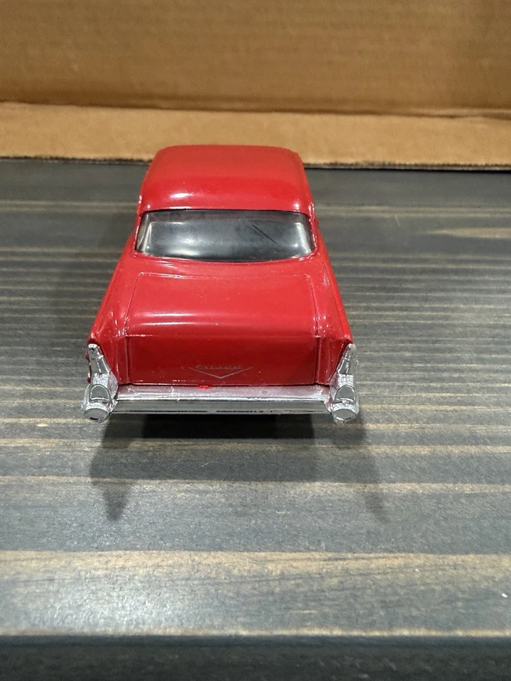 Ertl 2540 1: 43 压铸红色 1957 雪佛兰 Bel Air Sport Coupe — 第 4/4 张图片