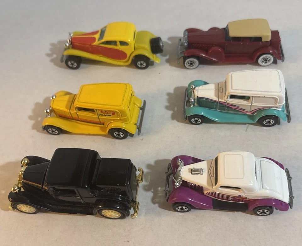 Car Lot 16 Lot Diecast Cars Jeep, Construction, Emergency Etc. + Walmart Is Pez - Image 4 of 4